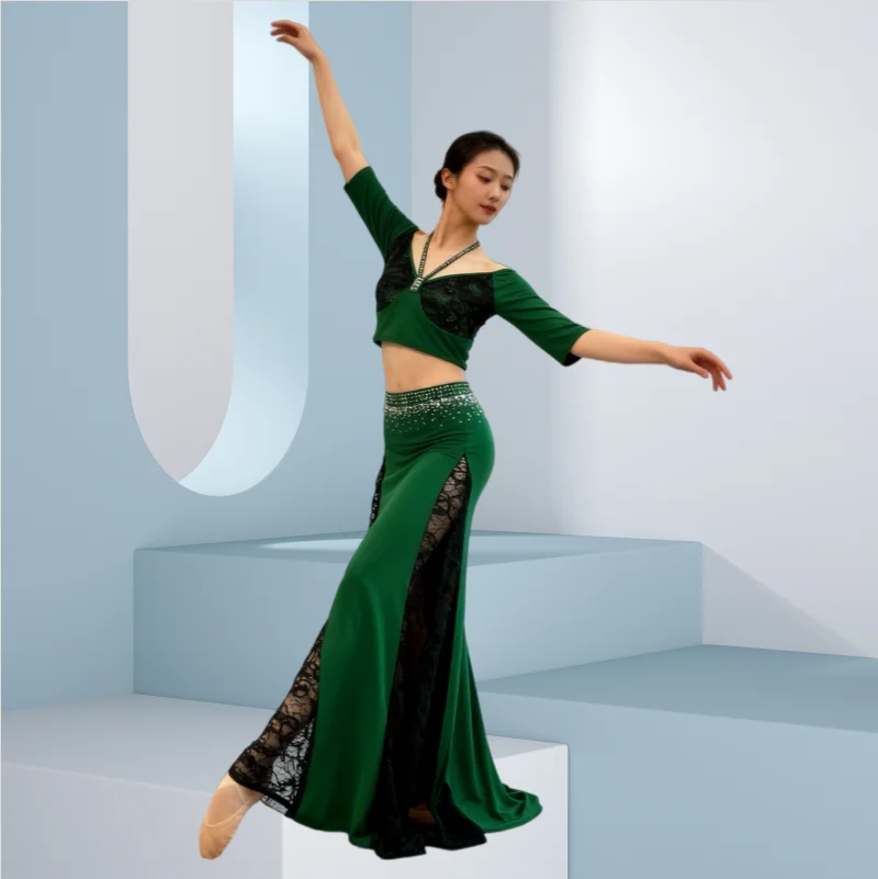 Belly dance costumes green high-end sexy lace performance outfit customized Oriental dance professional practice clothes
Belly dance costumes green high-end sexy lace performance outfit customized Oriental dance professional practice clothes
