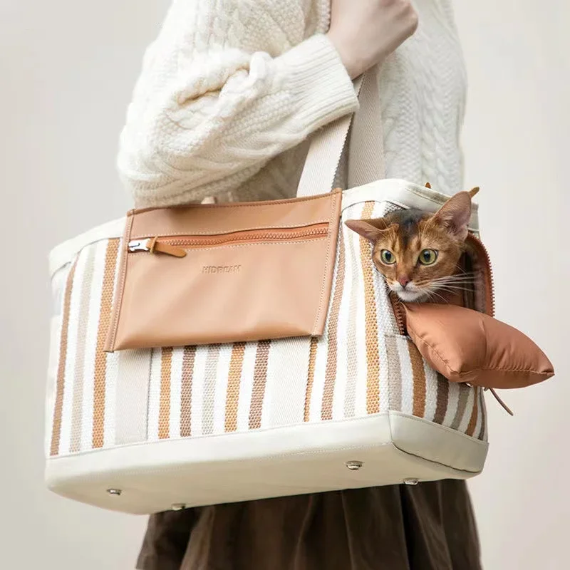 6kg Cat Dog Bag Out Leather Pvc One Shoulder Breathable Puppy Bag Classic Comfortable Cat Carrier Bag Foldable Cat Carrier
6kg Cat Dog Bag Out Leather Pvc One Shoulder Breathable Puppy Bag Classic Comfortable Cat Carrier Bag Foldable Cat Carrier