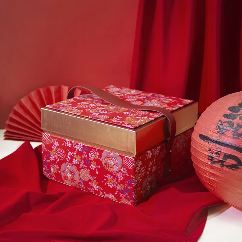 Chinese Style Red Floral Brocade Gift Box Vintage Portable Decorative Storage Case for Wedding Festival Holiday Present Package
Chinese Style Red Floral Brocade Gift Box Vintage Portable Decorative Storage Case for Wedding Festival Holiday Present Package
