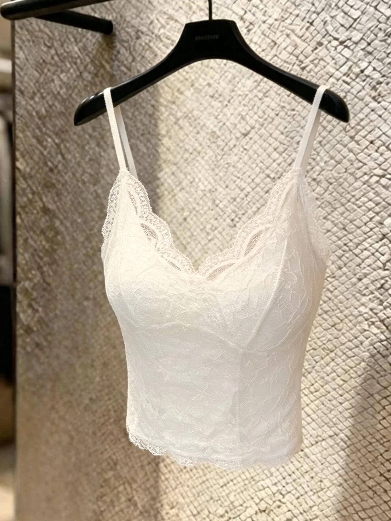 Elegant Lace V-Neck Strap Vest Women's Innerwear Outerwear Sexy Backless Pure Desire Top Short Sleeve Micro Stretch Color
Elegant Lace V-Neck Strap Vest Women's Innerwear Outerwear Sexy Backless Pure Desire Top Short Sleeve Micro Stretch Color