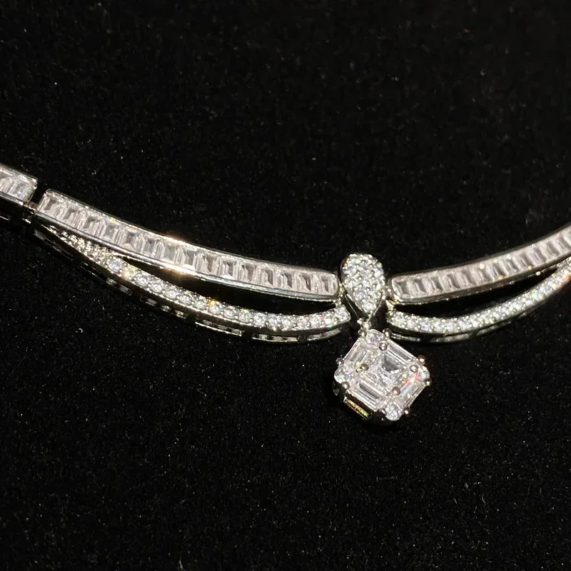 MDL Moissanite Style Hong Kong Light Luxury T Square Diamond Necklace Sparkling Full Star High Carbon Diamond Necklace
MDL Moissanite Style Hong Kong Light Luxury T Square Diamond Necklace Sparkling Full Star High Carbon Diamond Necklace