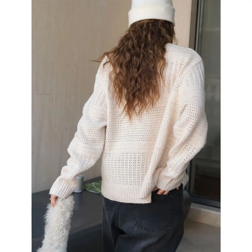 Women's Korean-style Slimming Wool Knit Pullover Soft Waxy Comfortable Top with Hollow Flower Design by Lou Fu
Women's Korean-style Slimming Wool Knit Pullover Soft Waxy Comfortable Top with Hollow Flower Design by Lou Fu