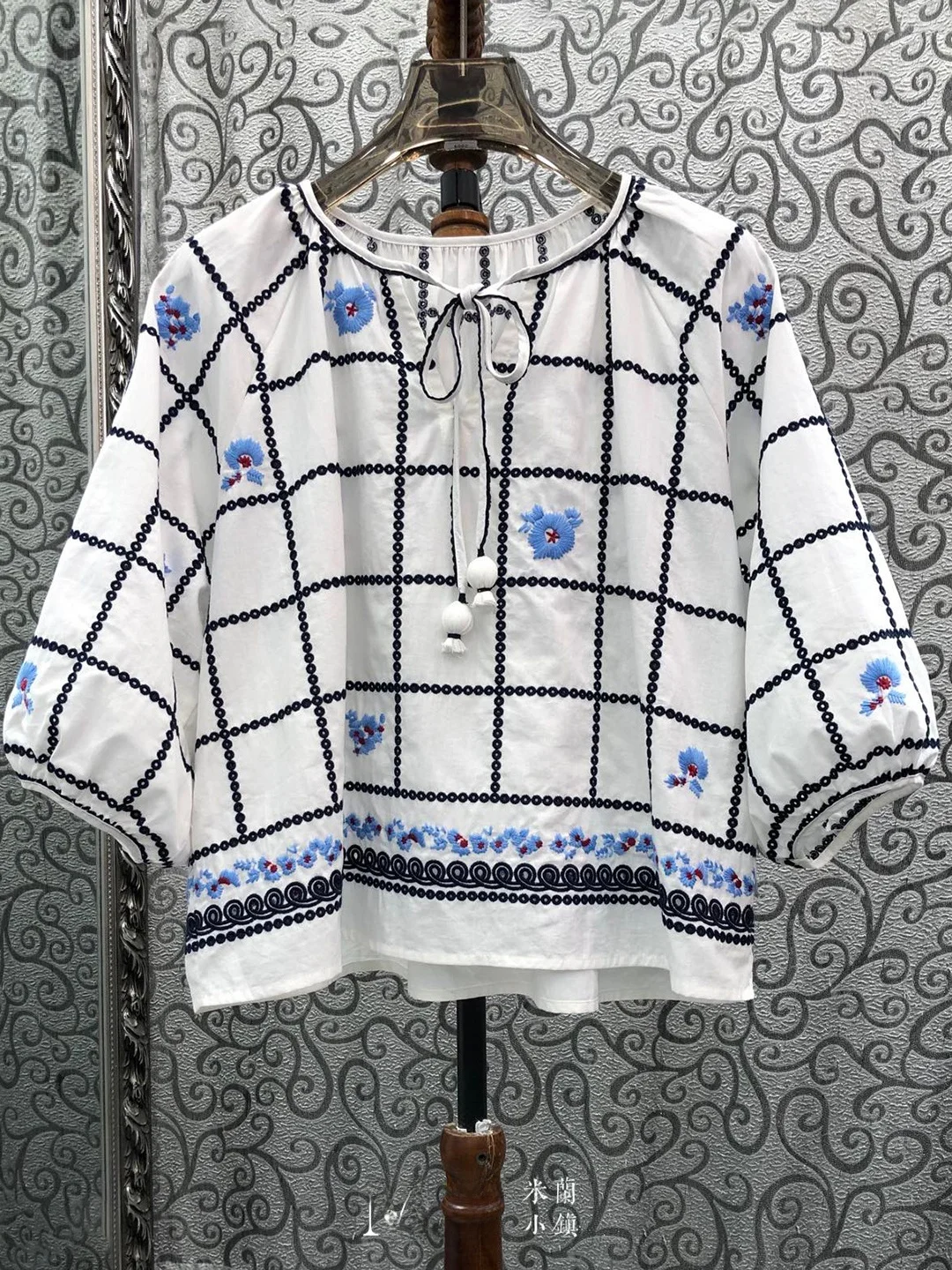 Milan Small Town High Version Lazy Style Embroidered Plaid Loose Lantern Sleeve Overhead Shirt Women's Original Design Straig...
Milan Small Town High Version Lazy Style Embroidered Plaid Loose Lantern Sleeve Overhead Shirt Women's Original Design Straig...