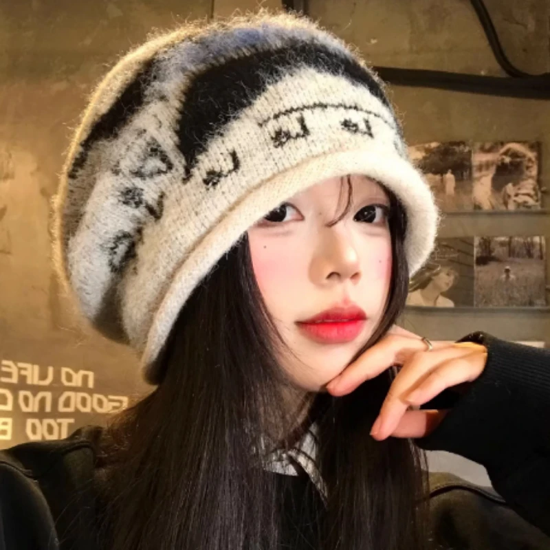Корейская вязаная шапка-бини с жаккардовым узором в виде пятиконечной звезды для женщин, осенне-зимняя, для больших голов, теплая, с защитой ушей
Корейская вязаная шапка-бини с жаккардовым узором в виде пятиконечной звезды для женщин, осенне-зимняя, для больших голов, теплая, с защитой ушей