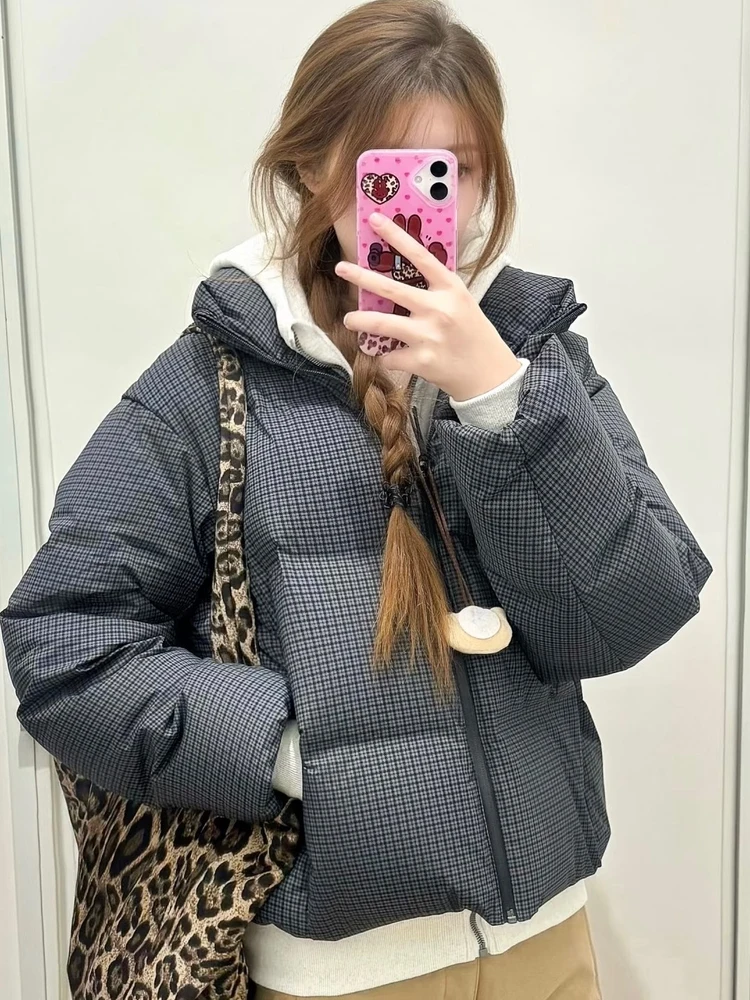 Зимняя женская короткая куртка-пуховик с воротником-стойкой, ветрозащитная, теплая, повседневная, с наполнителем из пуха
Зимняя женская короткая куртка-пуховик с воротником-стойкой, ветрозащитная, теплая, повседневная, с наполнителем из пуха