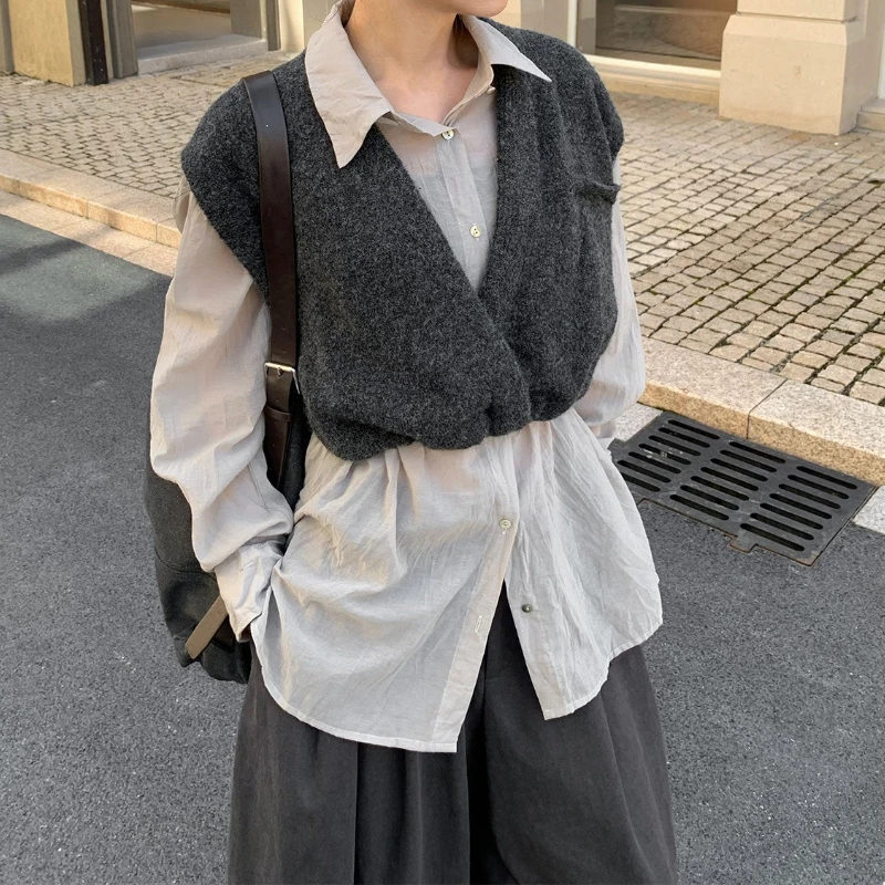 2025 Autumn Casual V-neck Short Women's Vest Sweater Sleeveless Top for Outer Wear
2025 Autumn Casual V-neck Short Women's Vest Sweater Sleeveless Top for Outer Wear