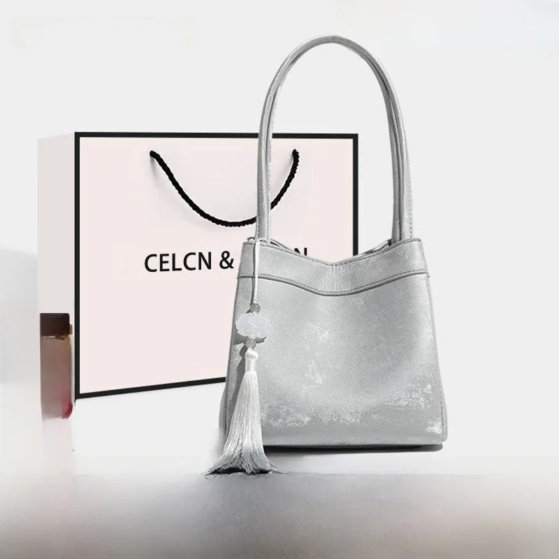 Новая китайская женская сумка-мешок через плечо, сумка через плечо, мягкая кожаная сумка с магнитной застежкой, повседневная сумка для отдыха
Новая китайская женская сумка-мешок через плечо, сумка через плечо, мягкая кожаная сумка с магнитной застежкой, повседневная сумка для отдыха