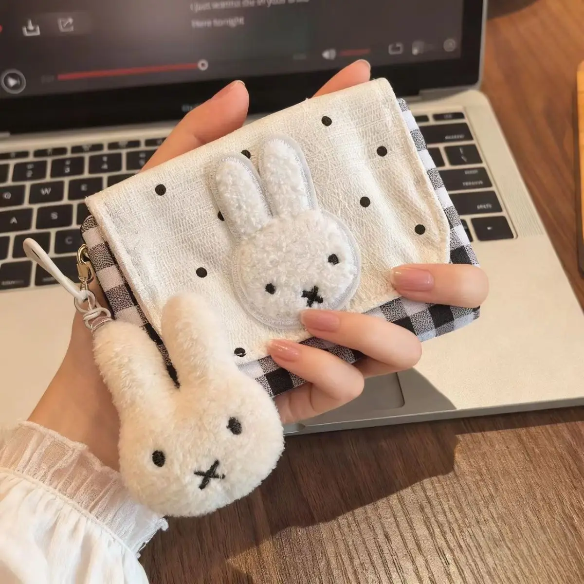 New Miffy Coin Purse CCD Storage Pouch Earphone Bag Card Holder Key Bag Portable Mini Wallet Multi-use Small Pouch for Women
New Miffy Coin Purse CCD Storage Pouch Earphone Bag Card Holder Key Bag Portable Mini Wallet Multi-use Small Pouch for Women