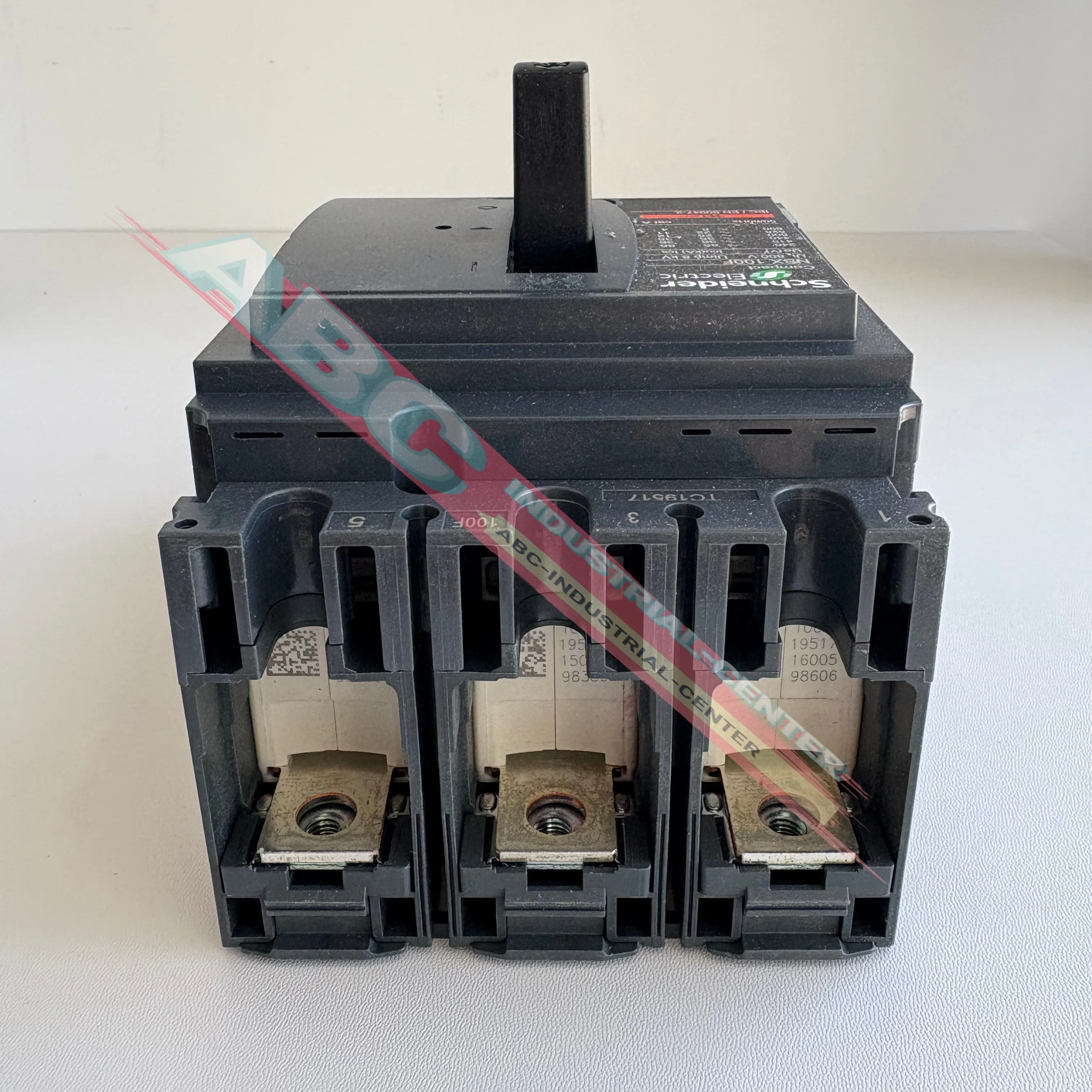 Новый оригинальный автоматический выключатель LV429631 NSX100F TM80D 3P3D
Новый оригинальный автоматический выключатель LV429631 NSX100F TM80D 3P3D