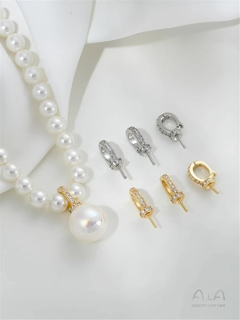 Zircon Inlaid Buckle for DIY, Half-hole Beaded Pendant Buckle, Handmade Chain Necklace, Hanging Pearl Accessories, Universal
Zircon Inlaid Buckle for DIY, Half-hole Beaded Pendant Buckle, Handmade Chain Necklace, Hanging Pearl Accessories, Universal