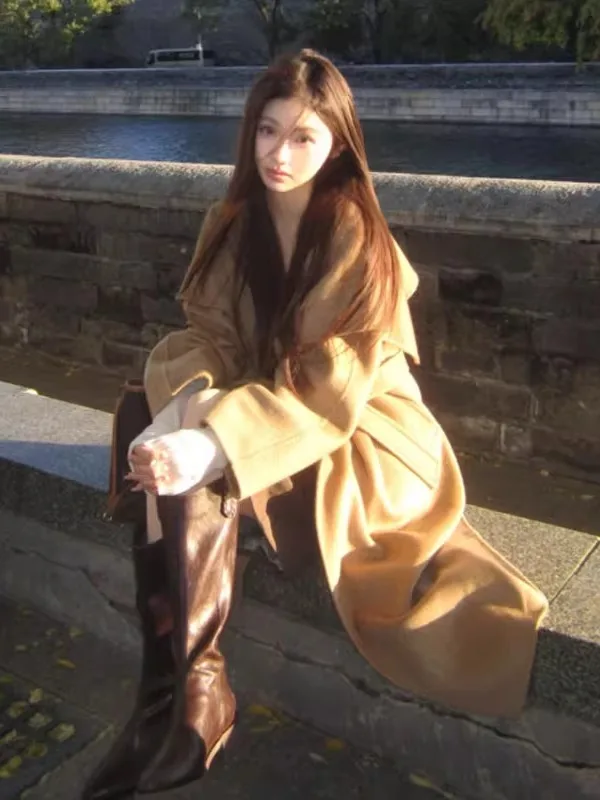 Женское шерстяное пальто Ele Winter Aosphere в винтажном стиле, средней длины, в корейском стиле, для повседневной носки, ветрозащитное
Женское шерстяное пальто Ele Winter Aosphere в винтажном стиле, средней длины, в корейском стиле, для повседневной носки, ветрозащитное