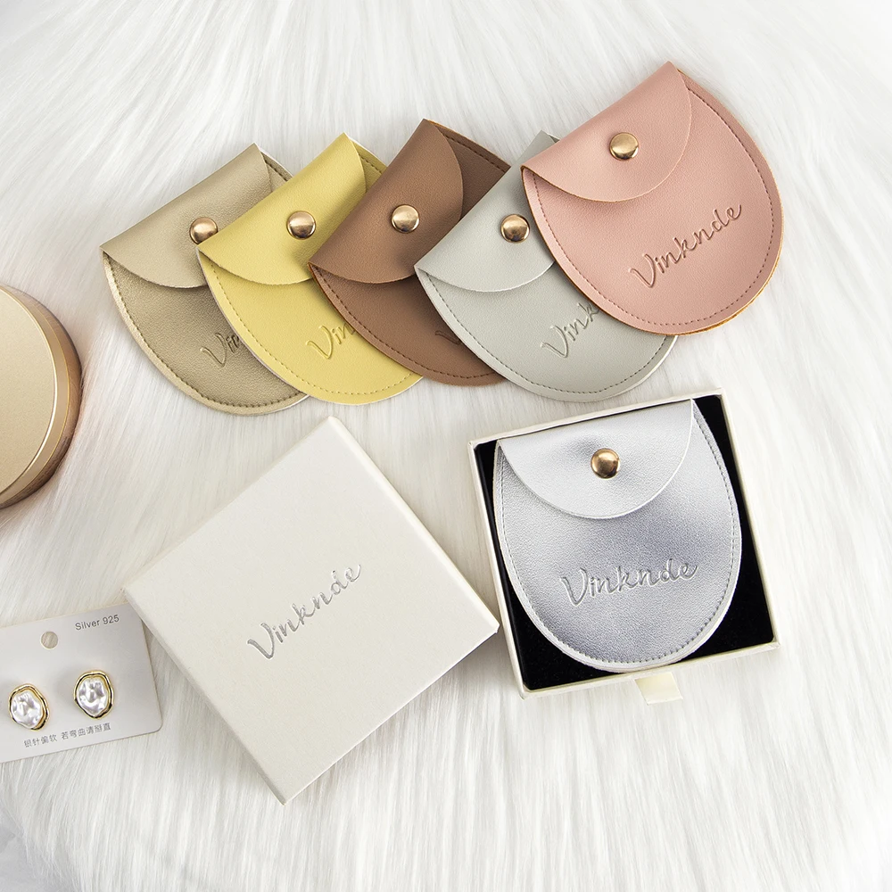 50/100 шт., сумка для ювелирных изделий, кнопка, сумка из искусственной кожи, конверт, упаковочные сумки для ювелирных изделий, свадебный подарок, браслет, ожерелье, мешок для сережек
50/100 шт., сумка для ювелирных изделий, кнопка, сумка из искусственной кожи, конверт, упаковочные сумки для ювелирных изделий, свадебный подарок, браслет, ожерелье, мешок для сережек