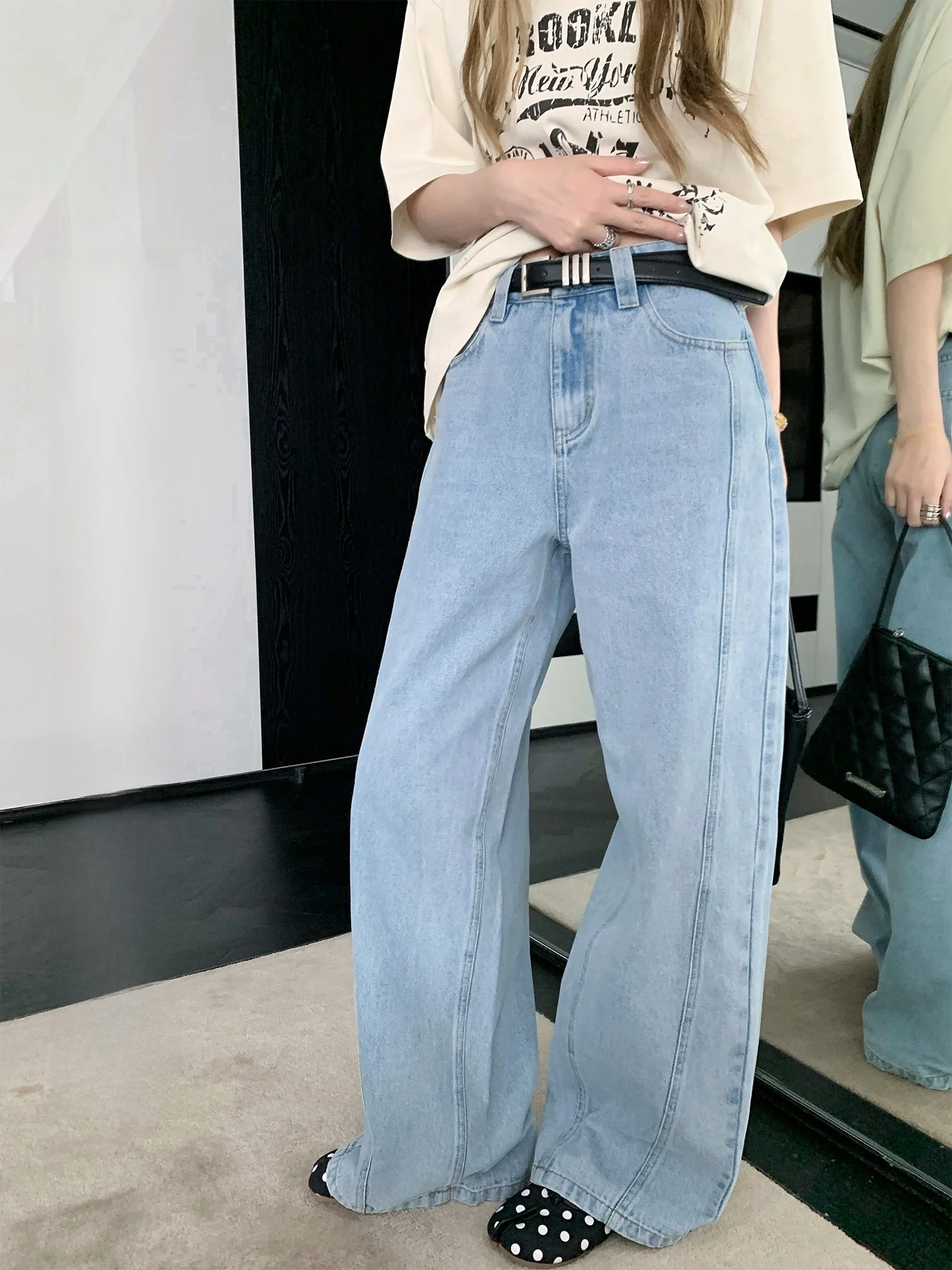 Summer Blueberry Knife Wide Leg Jeans Women's Light Blue Straight Cut Denim Pants Loose Fit Natural Waist Zipper Closure
Summer Blueberry Knife Wide Leg Jeans Women's Light Blue Straight Cut Denim Pants Loose Fit Natural Waist Zipper Closure