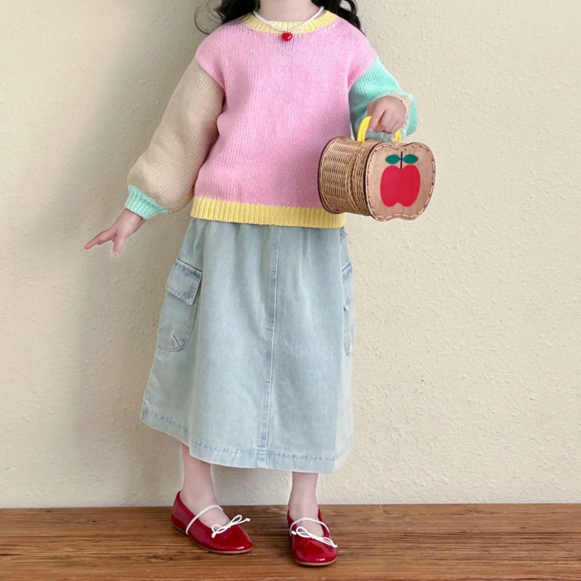 2025 Spring Summer Children's Clothing New Product Korean Edition Cowboy Mid Stylish Half Retro A-line Casual Skirt
2025 Spring Summer Children's Clothing New Product Korean Edition Cowboy Mid Stylish Half Retro A-line Casual Skirt
