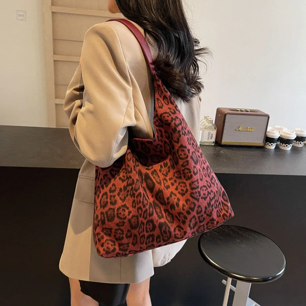 Fashion Leopard Print Shoulder Bags For Women 2025 New Casual Versatile Tote Bags Soft Faux Suede Fabric Female Trendy Bag
Fashion Leopard Print Shoulder Bags For Women 2025 New Casual Versatile Tote Bags Soft Faux Suede Fabric Female Trendy Bag