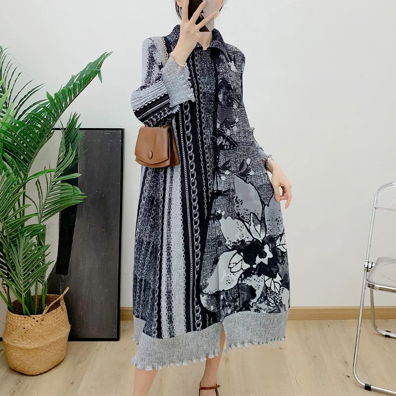 Printed Lapel Long Trench Coat Jacket Women's Spring and Autumn Fashion Loose Fashion Lace-up Print Slim Pleated Cardigan
Printed Lapel Long Trench Coat Jacket Women's Spring and Autumn Fashion Loose Fashion Lace-up Print Slim Pleated Cardigan