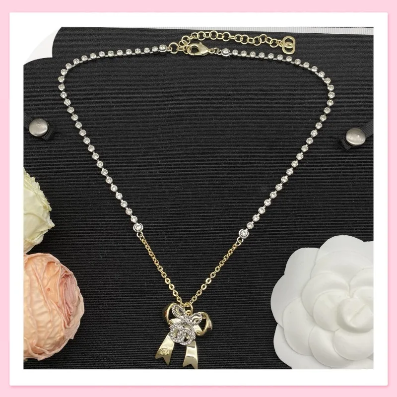 Two-letter Necklace, Women's Light Luxury, High-end Sense, Personalized Benchmarking, Benchmarking, Silver Needle Straight Hair
Two-letter Necklace, Women's Light Luxury, High-end Sense, Personalized Benchmarking, Benchmarking, Silver Needle Straight Hair