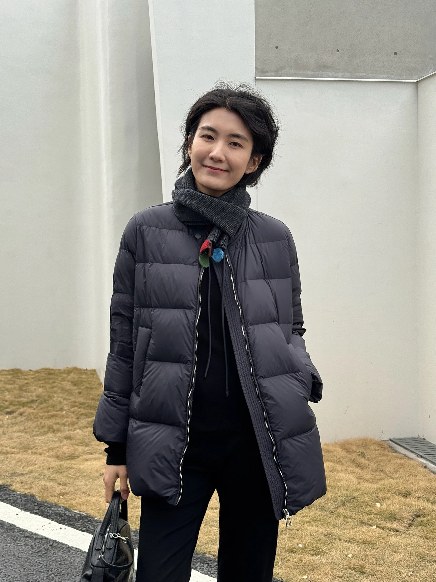 Langqing Tong Women's Loose Fit Lightweight down Jacket round Neck Goose down Coat Warm Outerwear for Winter 2026 Blue Color
Langqing Tong Women's Loose Fit Lightweight down Jacket round Neck Goose down Coat Warm Outerwear for Winter 2026 Blue Color