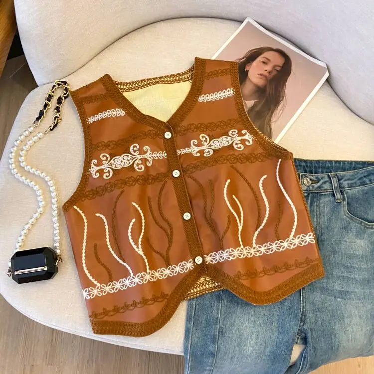 Brown Bohemian Embroidered Leather Vest Women's Short Jacket Travel Style Fashionable Casual Wear for Ladies Autumn Season
Brown Bohemian Embroidered Leather Vest Women's Short Jacket Travel Style Fashionable Casual Wear for Ladies Autumn Season