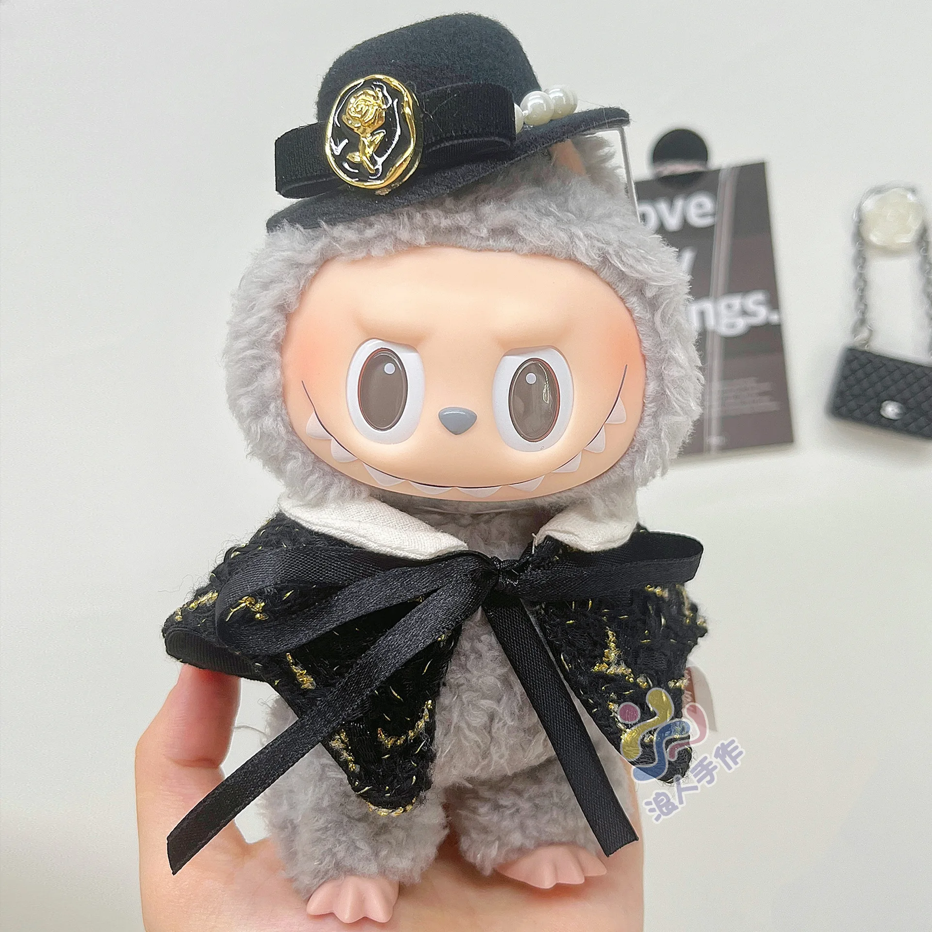 15cm17cm Labubu Doll Clothes LABUBU Sitting Party 1st 2nd 3rd Generation French Little Cape Set Outfits Accessories
15cm17cm Labubu Doll Clothes LABUBU Sitting Party 1st 2nd 3rd Generation French Little Cape Set Outfits Accessories
