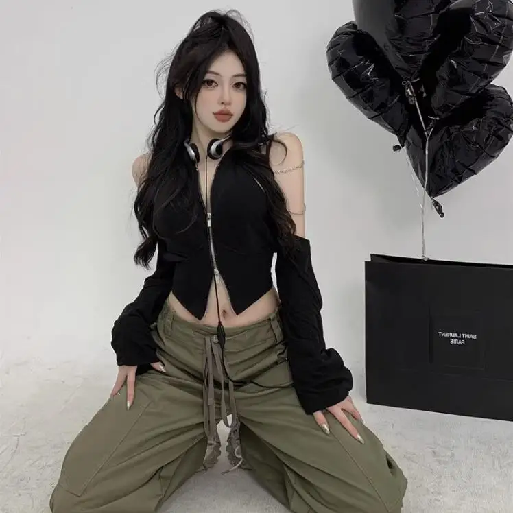 Black off-shoulder long-sleeved T-shirt women's summer babes chain design sense chic slim zipper sunscreen short top
Black off-shoulder long-sleeved T-shirt women's summer babes chain design sense chic slim zipper sunscreen short top