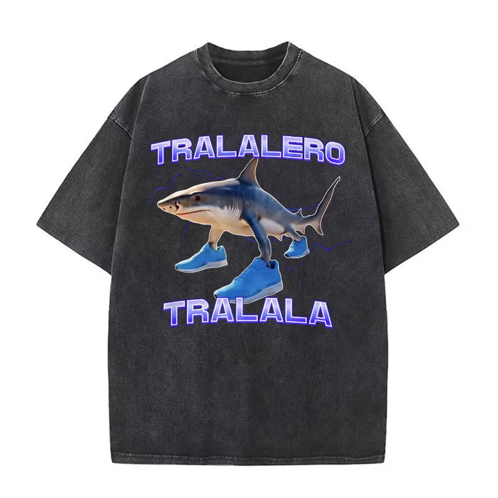 Забавные футболки с изображением беговой акулы Tralalero Tralala Meme, мужские футболки высокого качества, модная трендовая футболка унисекс, винтажная стираная футболка с юмором
Забавные футболки с изображением беговой акулы Tralalero Tralala Meme, мужские футболки высокого качества, модная трендовая футболка унисекс, винтажная стираная футболка с юмором