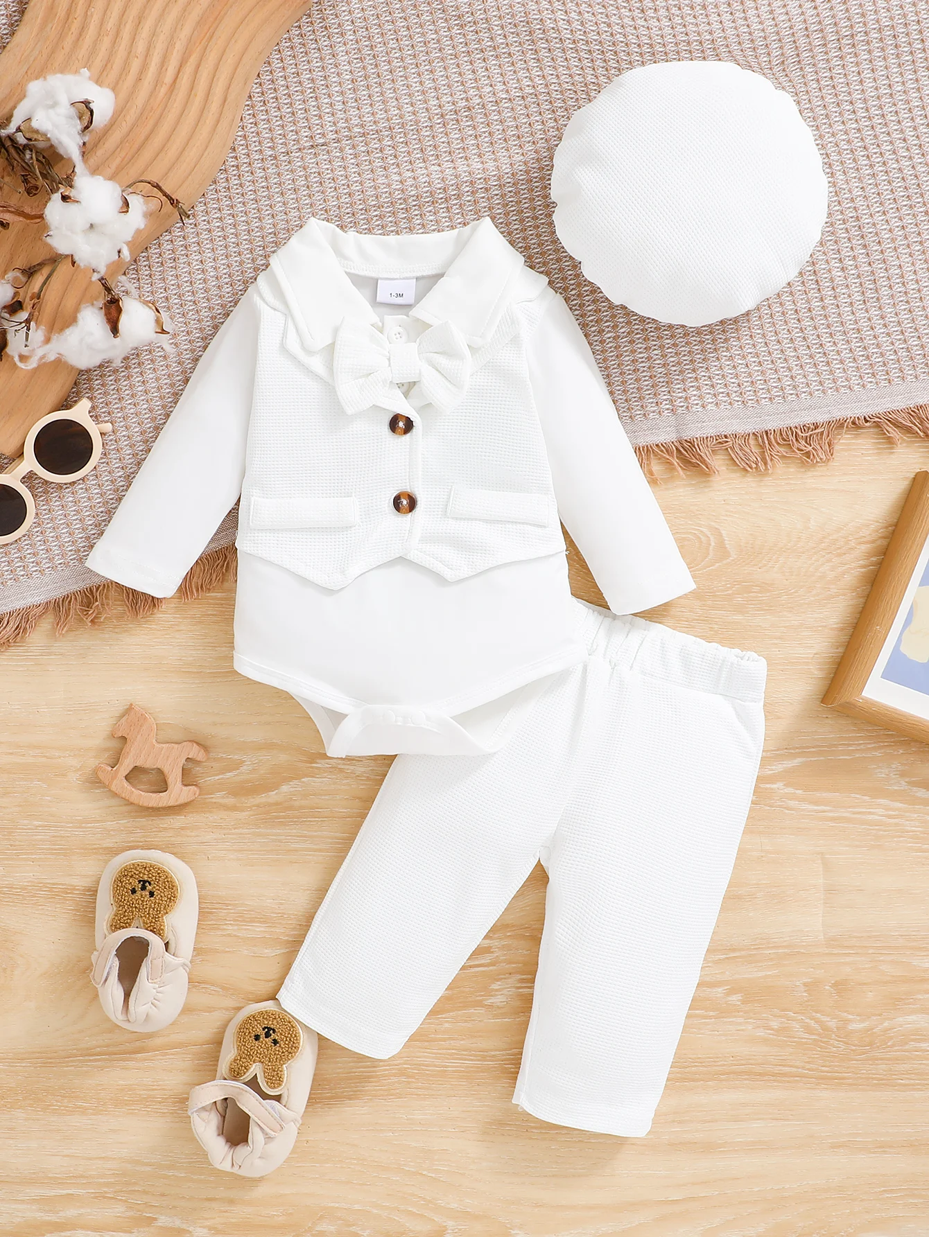 Baby boy wash dress set, fake vest with two long sleeves, suitable for wearing in autumn and winter seasons
Baby boy wash dress set, fake vest with two long sleeves, suitable for wearing in autumn and winter seasons