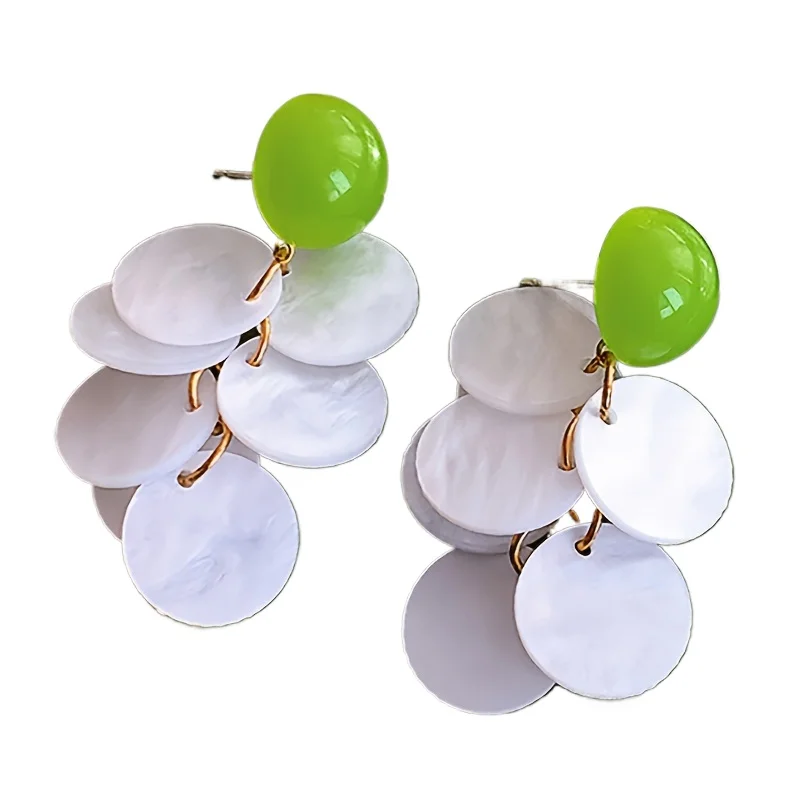 1 pair of green natural shell earrings, Korean style luxury and high-end feel, suitable for vacation travel and sports.
1 pair of green natural shell earrings, Korean style luxury and high-end feel, suitable for vacation travel and sports.