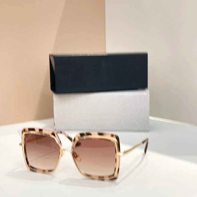 Butterfly Fashion Design Sunglasses for Men Women DTS503 Alloy Luxury Design High Quality Summer Beach Sunglasses For Man Woman
Butterfly Fashion Design Sunglasses for Men Women DTS503 Alloy Luxury Design High Quality Summer Beach Sunglasses For Man Woman