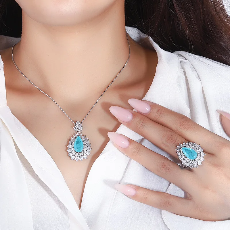 Новый элитный ювелирный набор: кольцо и кулон Parai Bapa с синим камнем 8*14
Новый элитный ювелирный набор: кольцо и кулон Parai Bapa с синим камнем 8*14