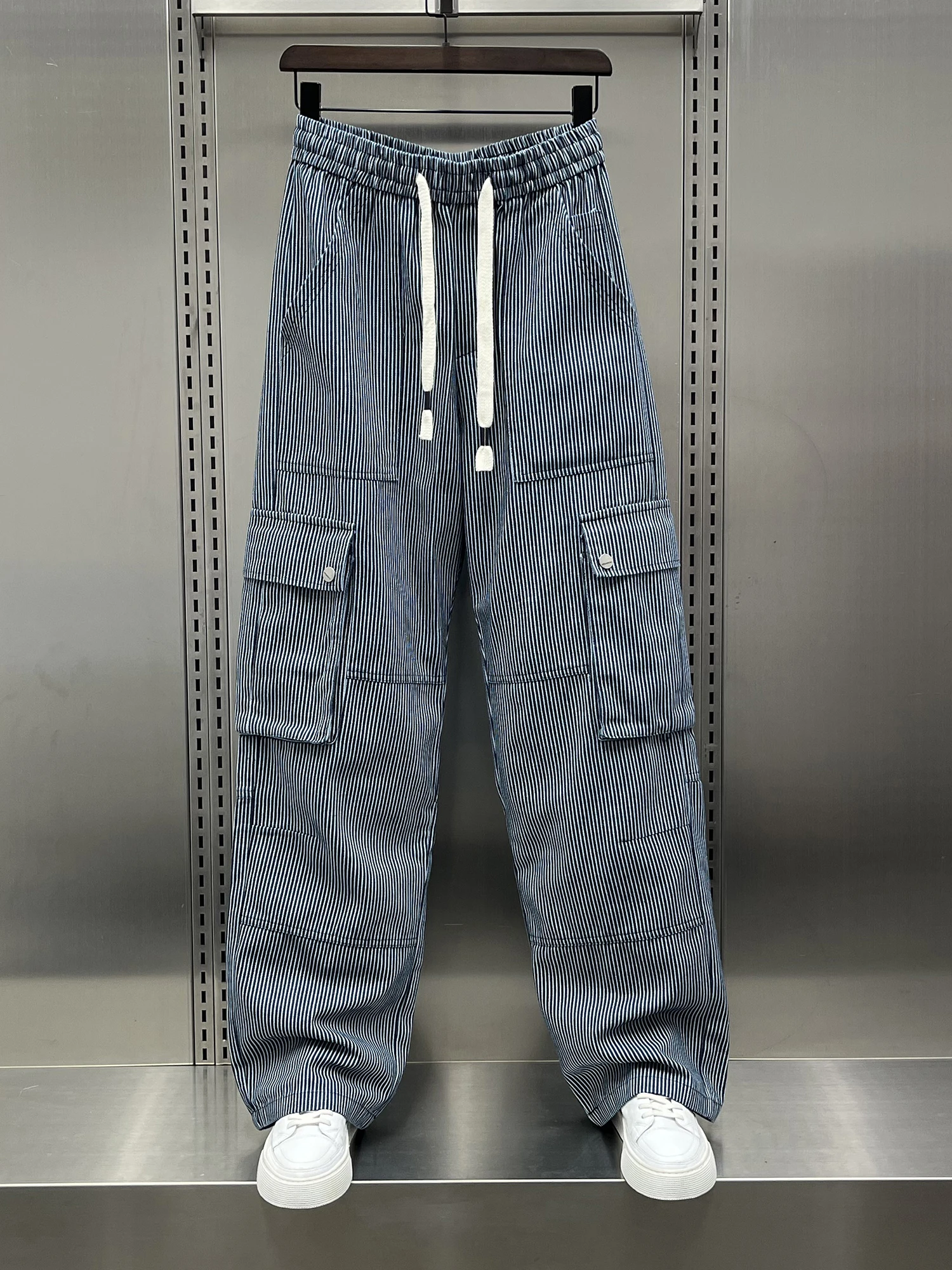 Свободные мужские брюки для рабочей одежды в американском стиле High Street, осенние новые брюки в Корейском стиле, прямые спортивные брюки с несколькими кетами
Свободные мужские брюки для рабочей одежды в американском стиле High Street, осенние новые брюки в Корейском стиле, прямые спортивные брюки с несколькими кетами