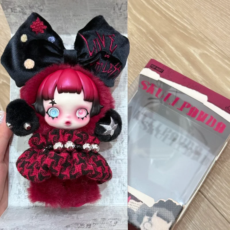 В наличии: Оригинальный коллекционный кулон Popmart Skullpanda из европейской лимитированной серии, эксклюзивный подарок-сюрприз для друзей
В наличии: Оригинальный коллекционный кулон Popmart Skullpanda из европейской лимитированной серии, эксклюзивный подарок-сюрприз для друзей