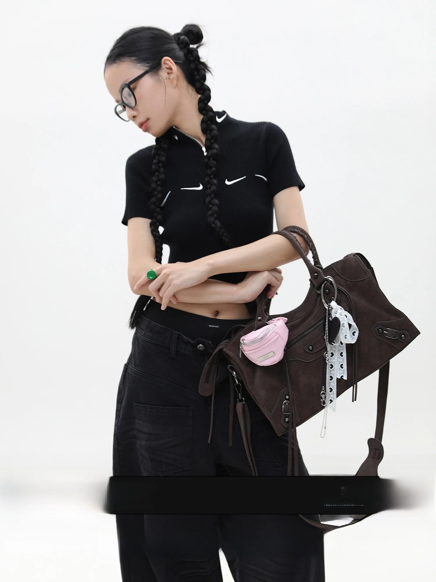 Limited Edition Suede Brown Paris Rivet Spicy Girl Motorcycle Bag Retro Commuter Single Shoulder Crossbody Bag JANDRESS
Limited Edition Suede Brown Paris Rivet Spicy Girl Motorcycle Bag Retro Commuter Single Shoulder Crossbody Bag JANDRESS