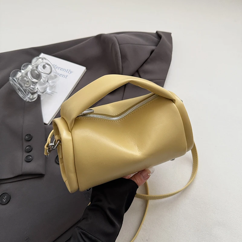 Women Small PU Leather Bucket Shoulder Bag 2025 New Trend Luxury Crossbody Bag Female Short Handle Handbags and Purses
Women Small PU Leather Bucket Shoulder Bag 2025 New Trend Luxury Crossbody Bag Female Short Handle Handbags and Purses