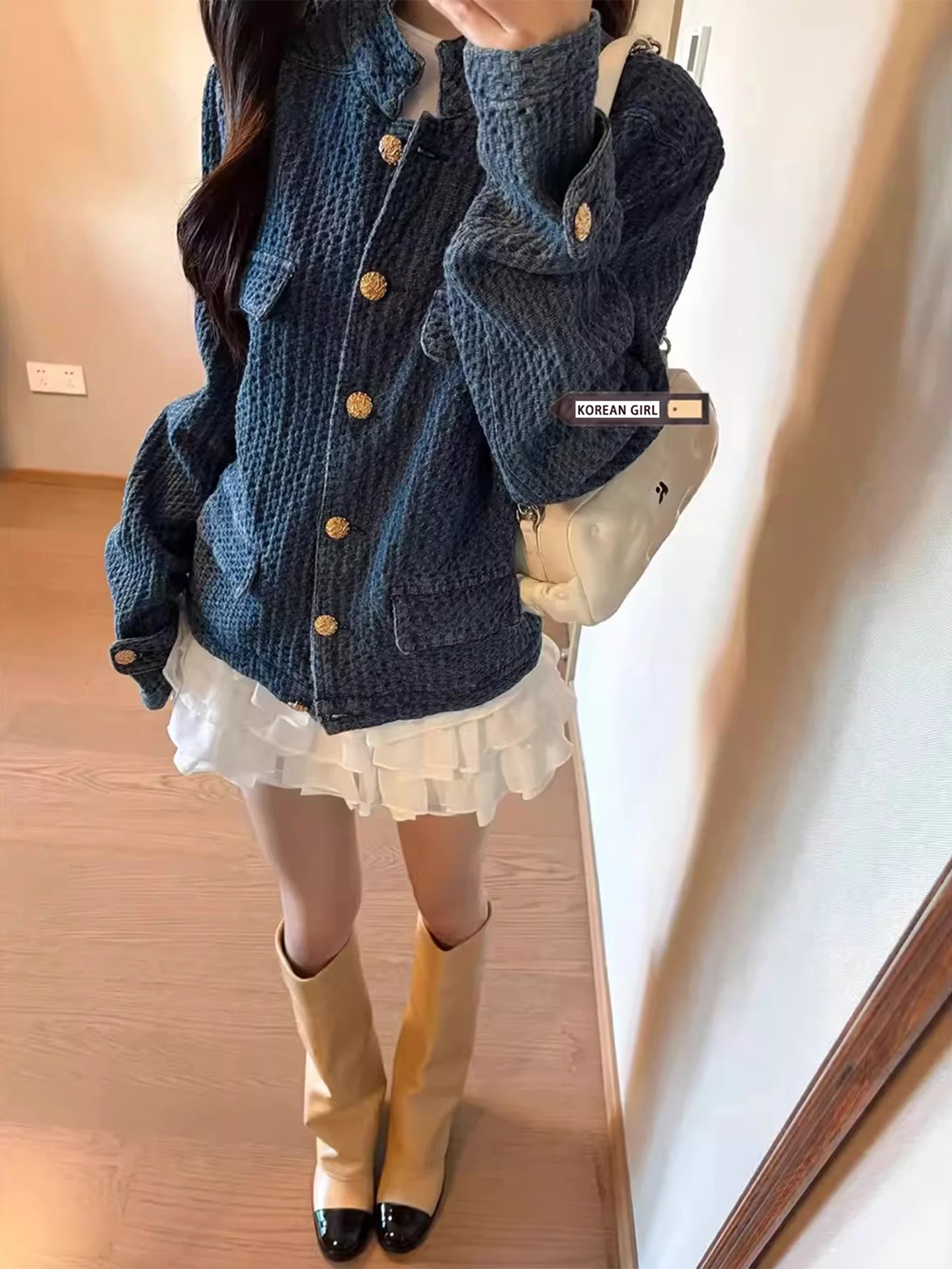 Retro Blue Texture Denim Short Jacket Women's Spring Autumn Design Unique Collar Stand up Coat Casual Loose Fit Button Detail
Retro Blue Texture Denim Short Jacket Women's Spring Autumn Design Unique Collar Stand up Coat Casual Loose Fit Button Detail