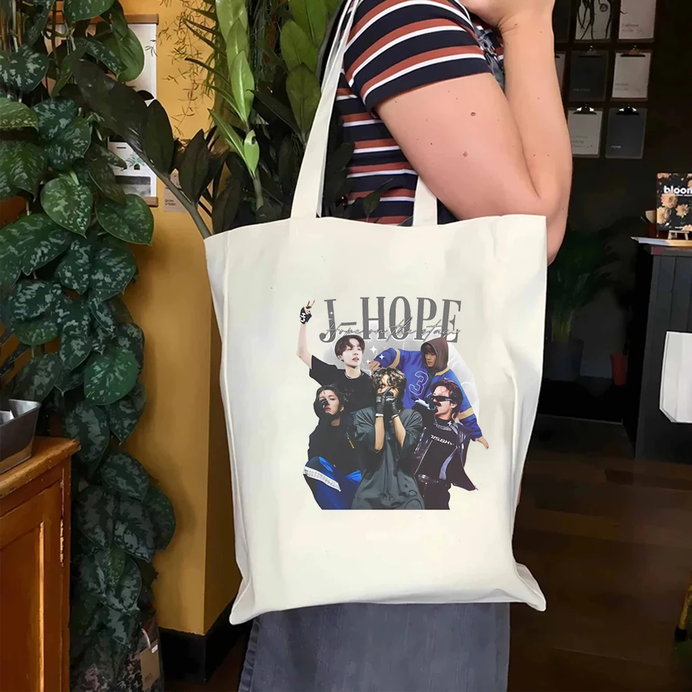 Popular K-Pop J-HOPE Pattern Street Shoulder Bag 2025 Hope on The Stage Tour Women's Portable Large Capacity Women Shopping Bag
Popular K-Pop J-HOPE Pattern Street Shoulder Bag 2025 Hope on The Stage Tour Women's Portable Large Capacity Women Shopping Bag