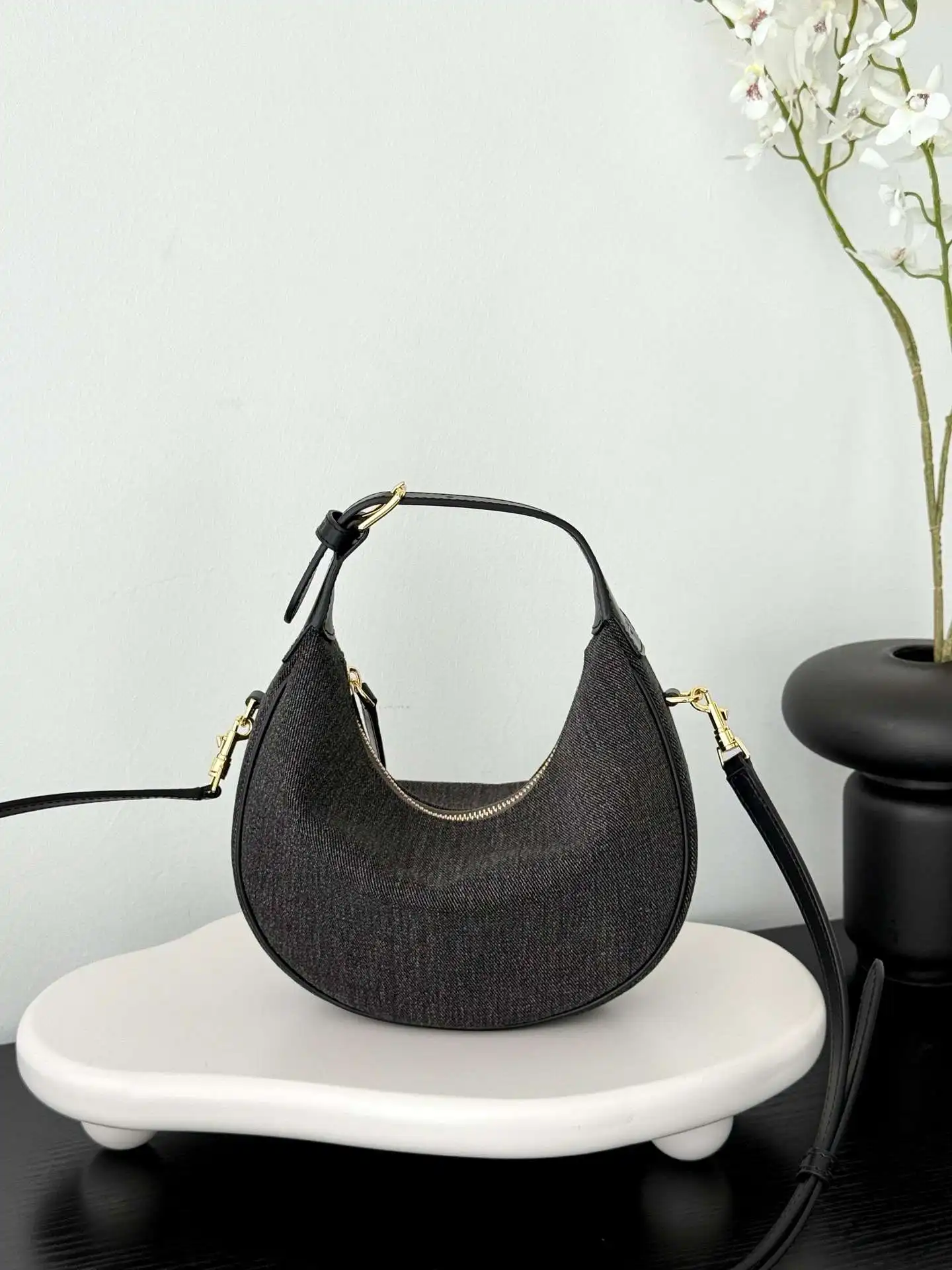 Женская джинсовая сумка в форме полумесяца, вельветовая сумка через плечо в стиле ретро, модная сумка на плечо для женщин, новинка 2023 года
Женская джинсовая сумка в форме полумесяца, вельветовая сумка через плечо в стиле ретро, модная сумка на плечо для женщин, новинка 2023 года