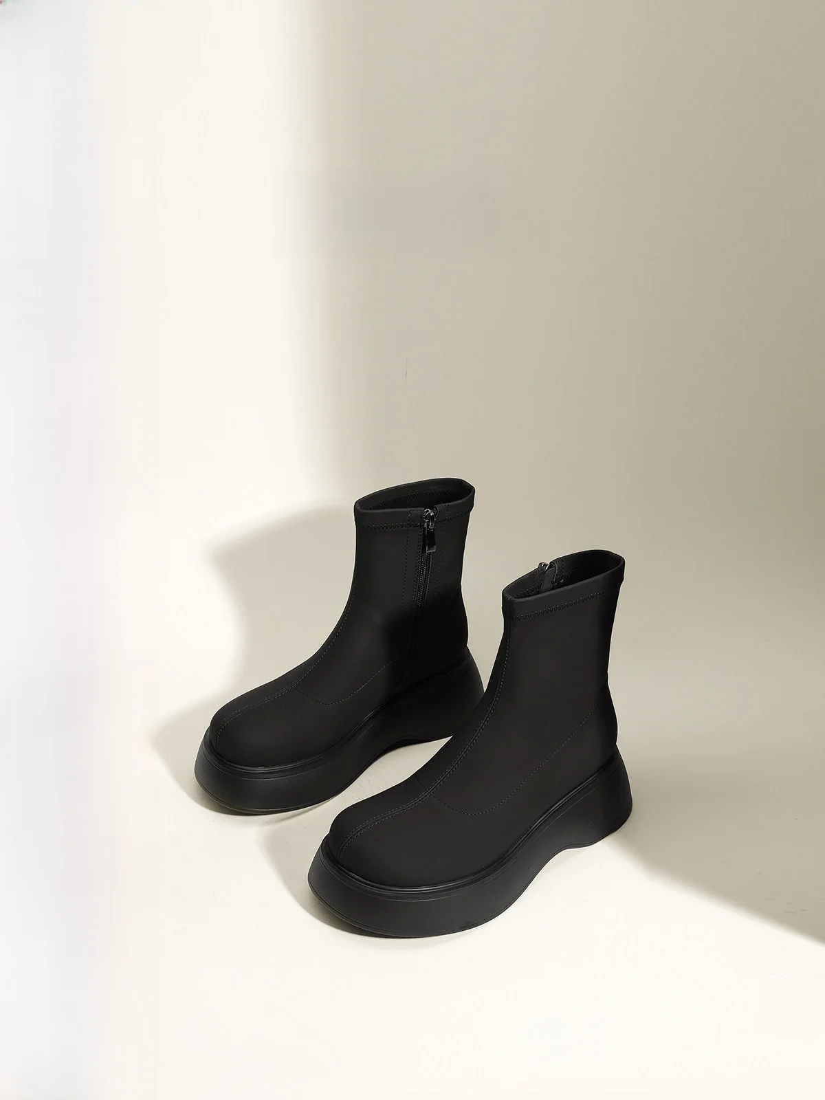 ZHZG Morning Lady Retro Thick Bottom Heightening Women's Boots Short Versatile Fashion Boots Korean Style round Toe mid Heel
ZHZG Morning Lady Retro Thick Bottom Heightening Women's Boots Short Versatile Fashion Boots Korean Style round Toe mid Heel