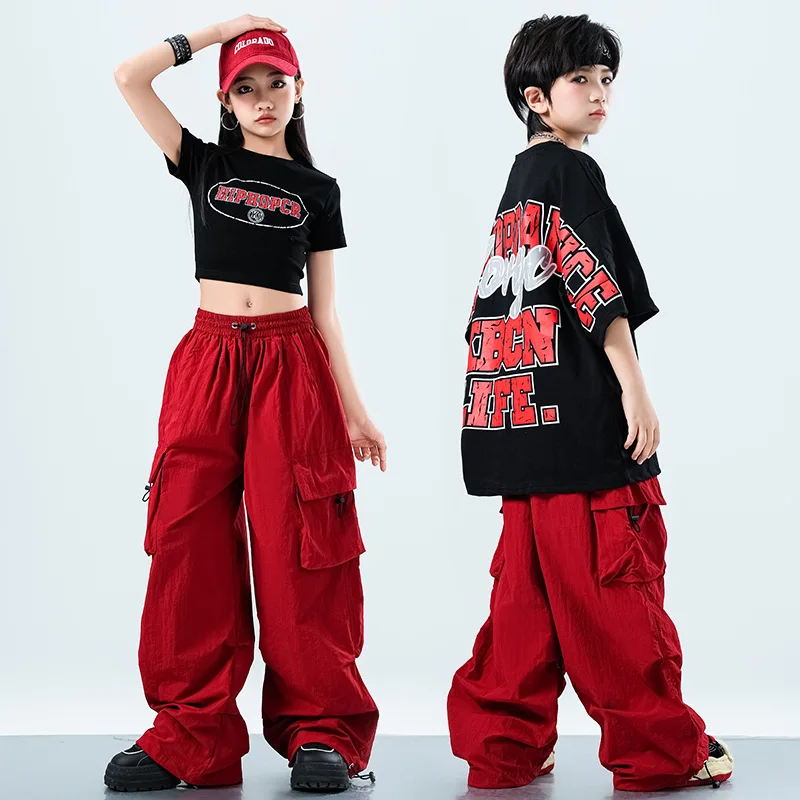 2026 Girls Black Crop Tops Red Cargo Pants Street Dance Wear Boys Jazz Dance Costumes For Kids Hip Hop Stage Clothing DQS23054
2026 Girls Black Crop Tops Red Cargo Pants Street Dance Wear Boys Jazz Dance Costumes For Kids Hip Hop Stage Clothing DQS23054
