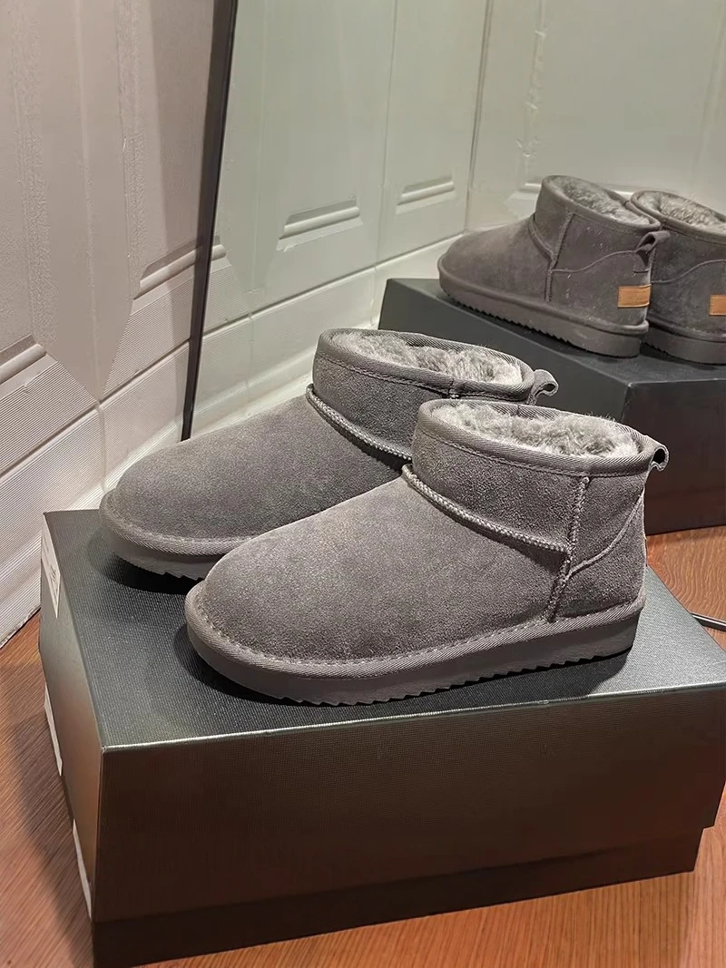 Men's Winter Snow Boots Fleece Lined Thick Warm Bread Shoes Leather Fur Integrated Zero Degrees Celsius Anti Slip Cold Resist...
Men's Winter Snow Boots Fleece Lined Thick Warm Bread Shoes Leather Fur Integrated Zero Degrees Celsius Anti Slip Cold Resist...