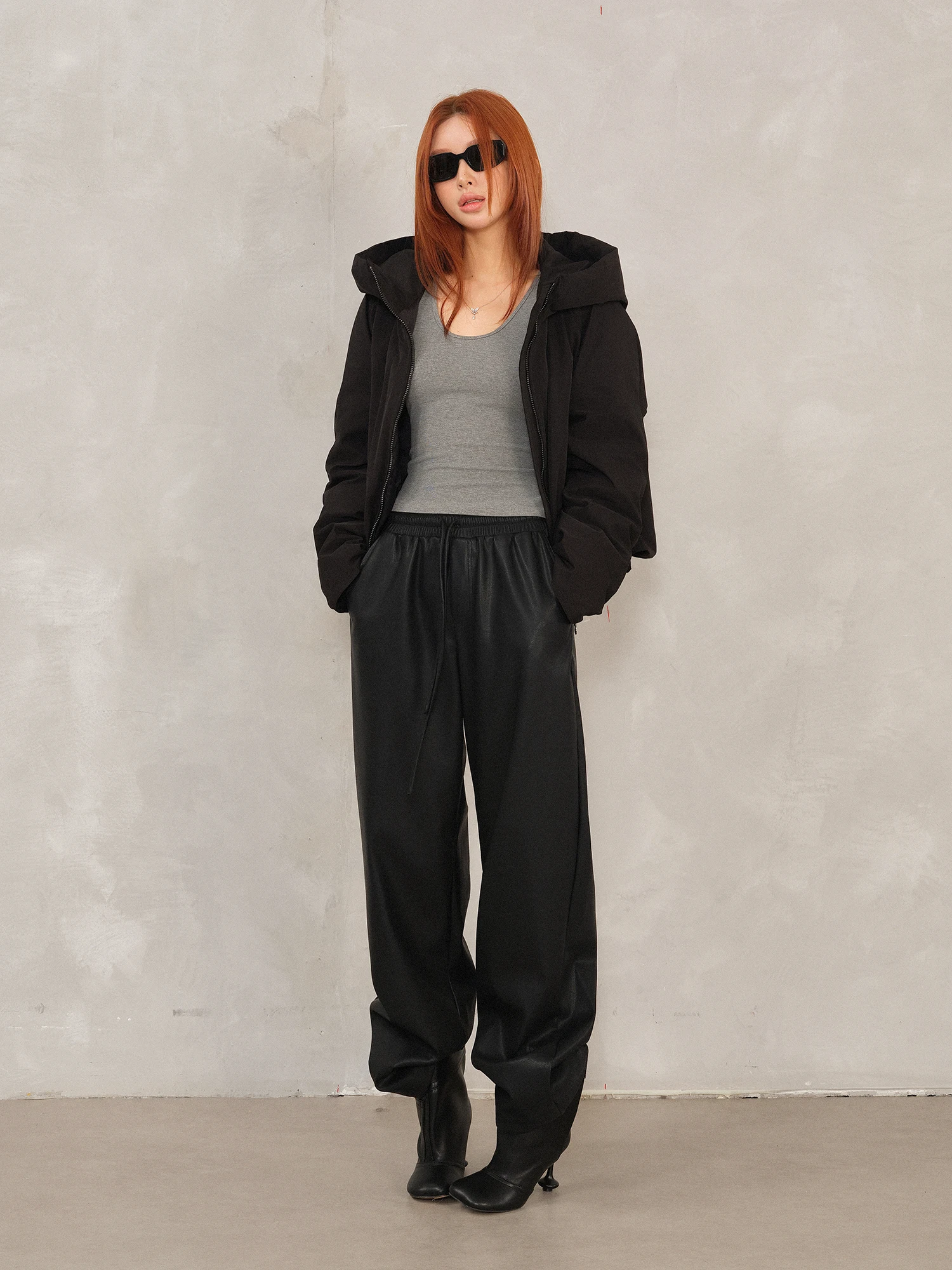 Повседневные кожаные брюки FORNIYOYO с широкими штанинами, женские, свободного кроя, из протеиновой кожи, с высокой талией, эластичным поясом
Повседневные кожаные брюки FORNIYOYO с широкими штанинами, женские, свободного кроя, из протеиновой кожи, с высокой талией, эластичным поясом