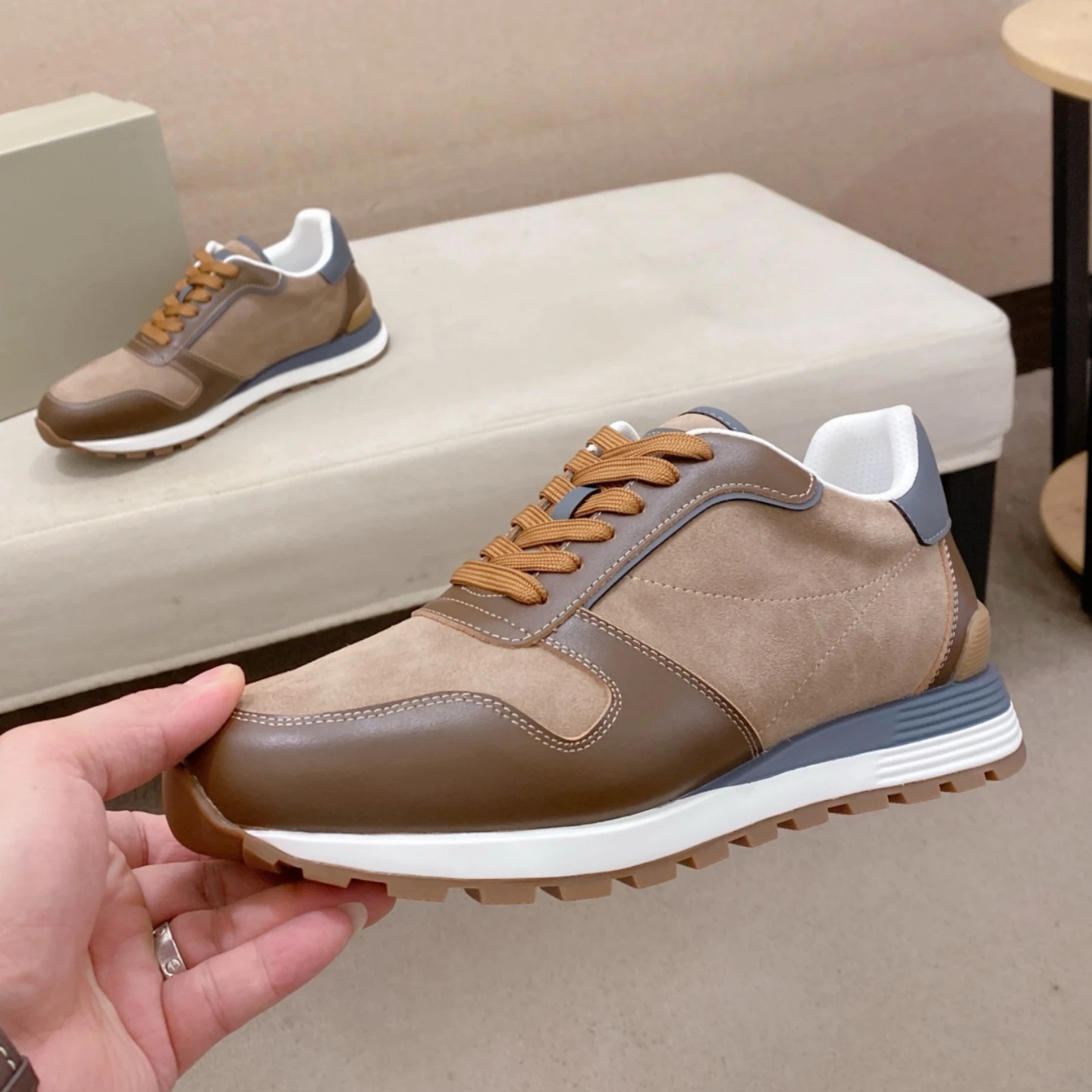 Роскошная брендовая мужская обувь, повседневные кроссовки ручной работы, спортивная обувь для бега и велоспорта, верхняя кожаная подкладка из телячьей кожи, праздничные подарки
Роскошная брендовая мужская обувь, повседневные кроссовки ручной работы, спортивная обувь для бега и велоспорта, верхняя кожаная подкладка из телячьей кожи, праздничные подарки