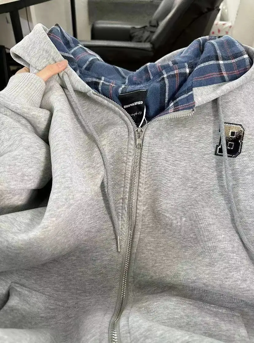 Американский ретро-кардиган в клетку с капюшоном, свободная верхняя одежда для пар, осенняя новинка, молодежный стиль, ленивый шик
Американский ретро-кардиган в клетку с капюшоном, свободная верхняя одежда для пар, осенняя новинка, молодежный стиль, ленивый шик