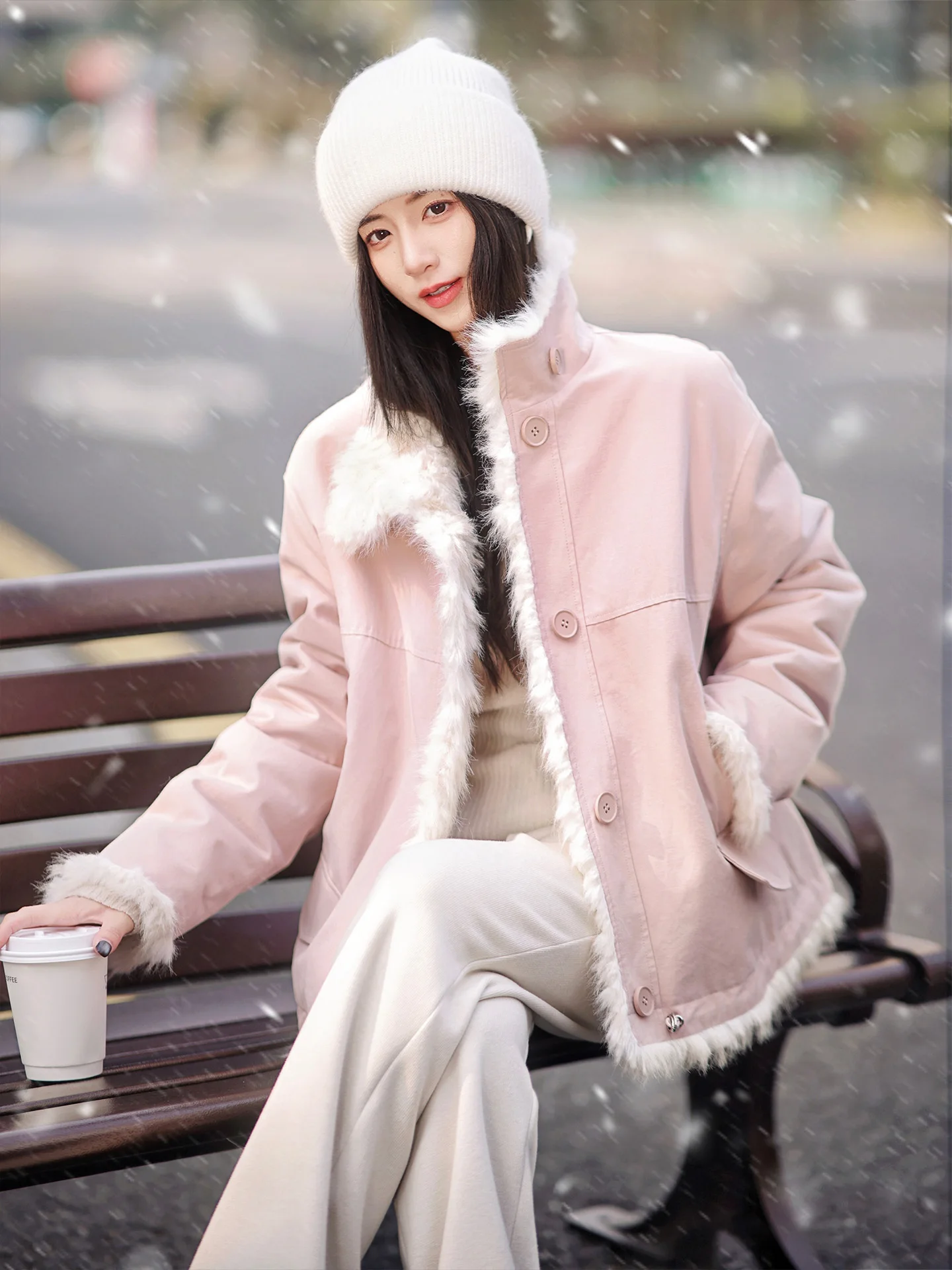 Eco-Friendly Fur Parka Loose Fit Drawstring Shape Windproof Long Sleeve Women's Short Coat Commute Style Button Closure
Eco-Friendly Fur Parka Loose Fit Drawstring Shape Windproof Long Sleeve Women's Short Coat Commute Style Button Closure