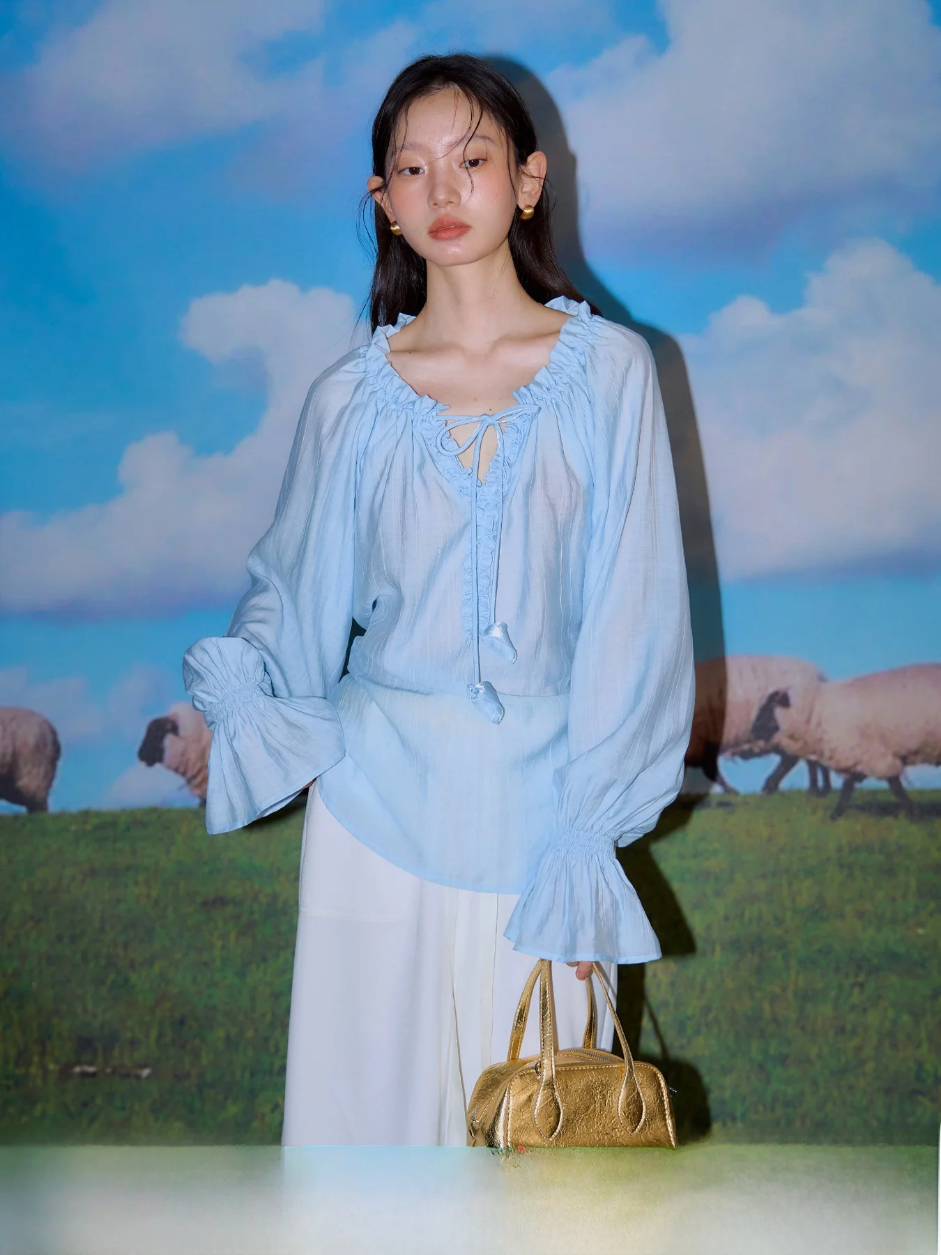 Женская блузка Uare Original Design с V-образным вырезом, свободным кроем, длинными рукавами с оборками и жаккардовым узором в виде фруктов, для повседневной носки
Женская блузка Uare Original Design с V-образным вырезом, свободным кроем, длинными рукавами с оборками и жаккардовым узором в виде фруктов, для повседневной носки