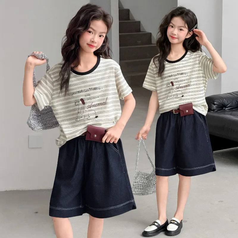 Girls Suit Summer 2026 Cute Cartoon Dog Print Short Sleeve Striped T-Shirt And Jean Shorts Two Piece Set Children's Clothing
Girls Suit Summer 2026 Cute Cartoon Dog Print Short Sleeve Striped T-Shirt And Jean Shorts Two Piece Set Children's Clothing