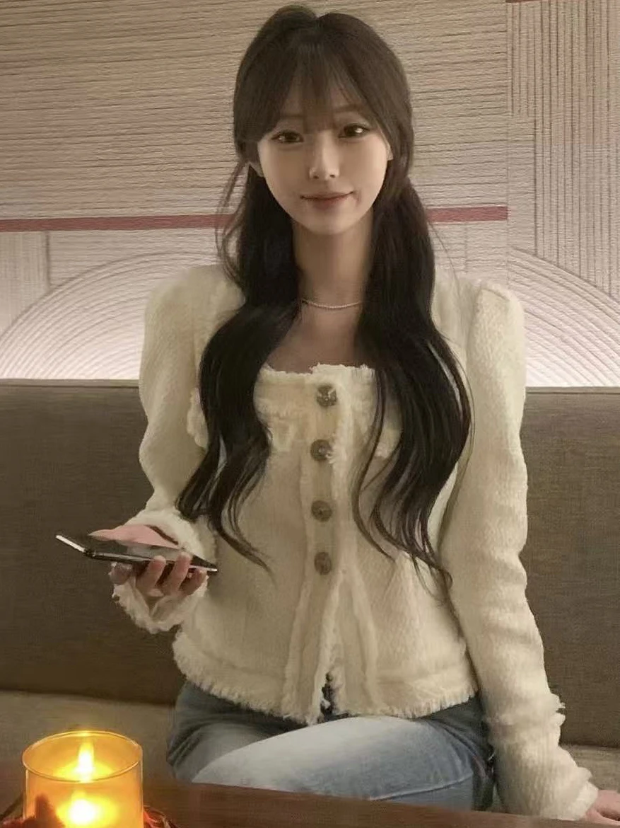 Elegant Short Tweed Jacket Women's Chic Waist-Cinching Slimming Sweet Top Gentle Style Loose Fit Button Closure
Elegant Short Tweed Jacket Women's Chic Waist-Cinching Slimming Sweet Top Gentle Style Loose Fit Button Closure