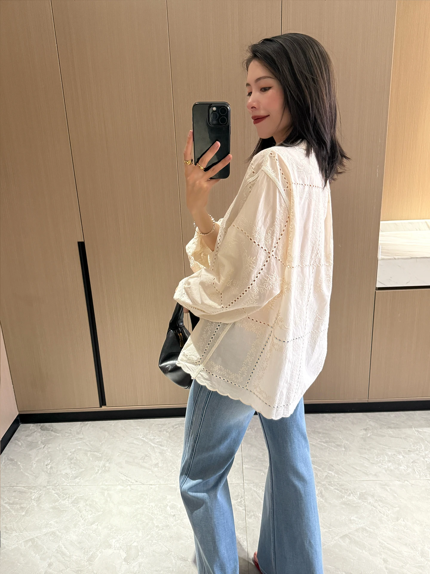 100% Cotton V-Neck Long Sleeve Loose Shirt Women's Design Sensation Hollow out Breathable Summer Fashion French Style Top
100% Cotton V-Neck Long Sleeve Loose Shirt Women's Design Sensation Hollow out Breathable Summer Fashion French Style Top