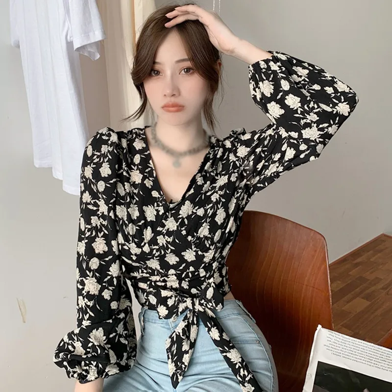 Women's Fahsion Blouse Floral Print V Neck Sexy Lace Exposed Navel Long Sleeves Chiffon Shirts Tops
Women's Fahsion Blouse Floral Print V Neck Sexy Lace Exposed Navel Long Sleeves Chiffon Shirts Tops