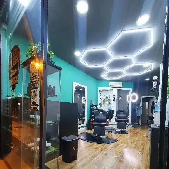 Шестиугольный светодиодный потолочный светильник 2,1x3 м 565 мм для салона, парикмахерской, автомобиля, мытья красоты, детализации, настенная панель, лампа
Шестиугольный светодиодный потолочный светильник 2,1x3 м 565 мм для салона, парикмахерской, автомобиля, мытья красоты, детализации, настенная панель, лампа